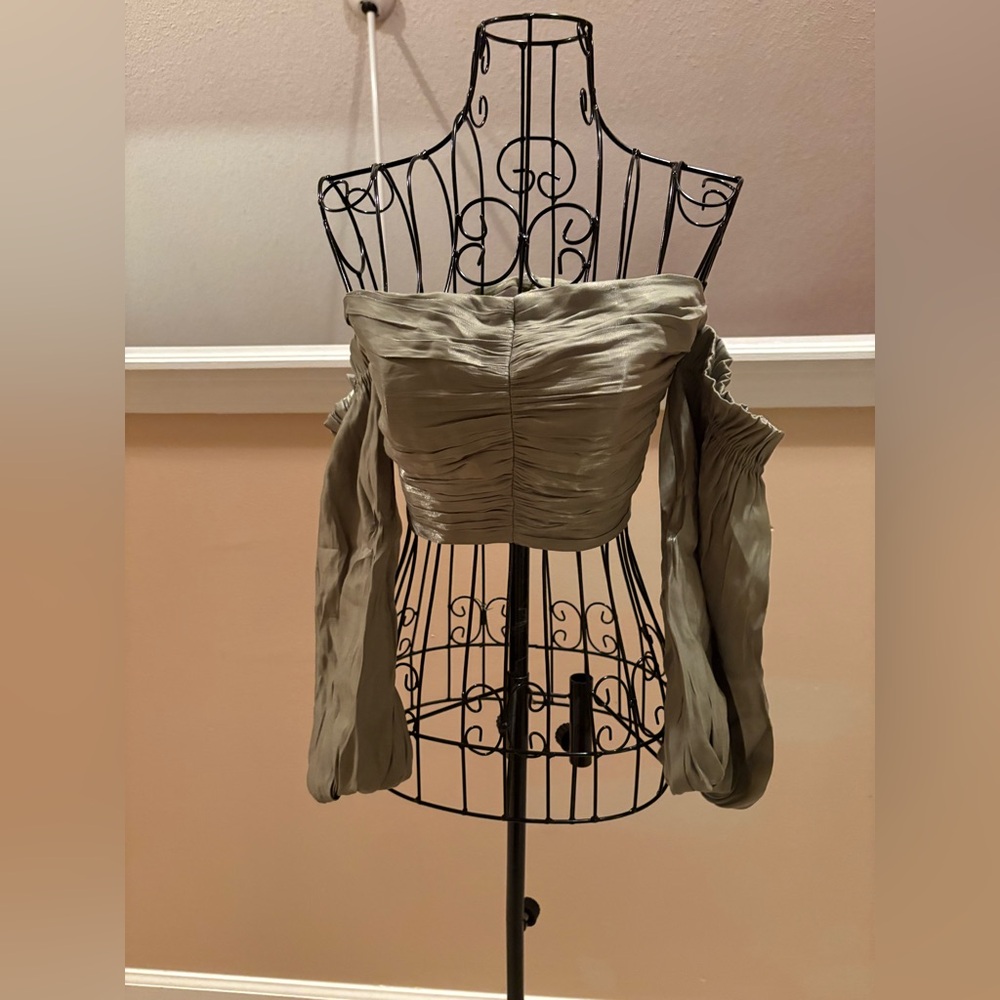 Sage green cropped puffy sleeve top